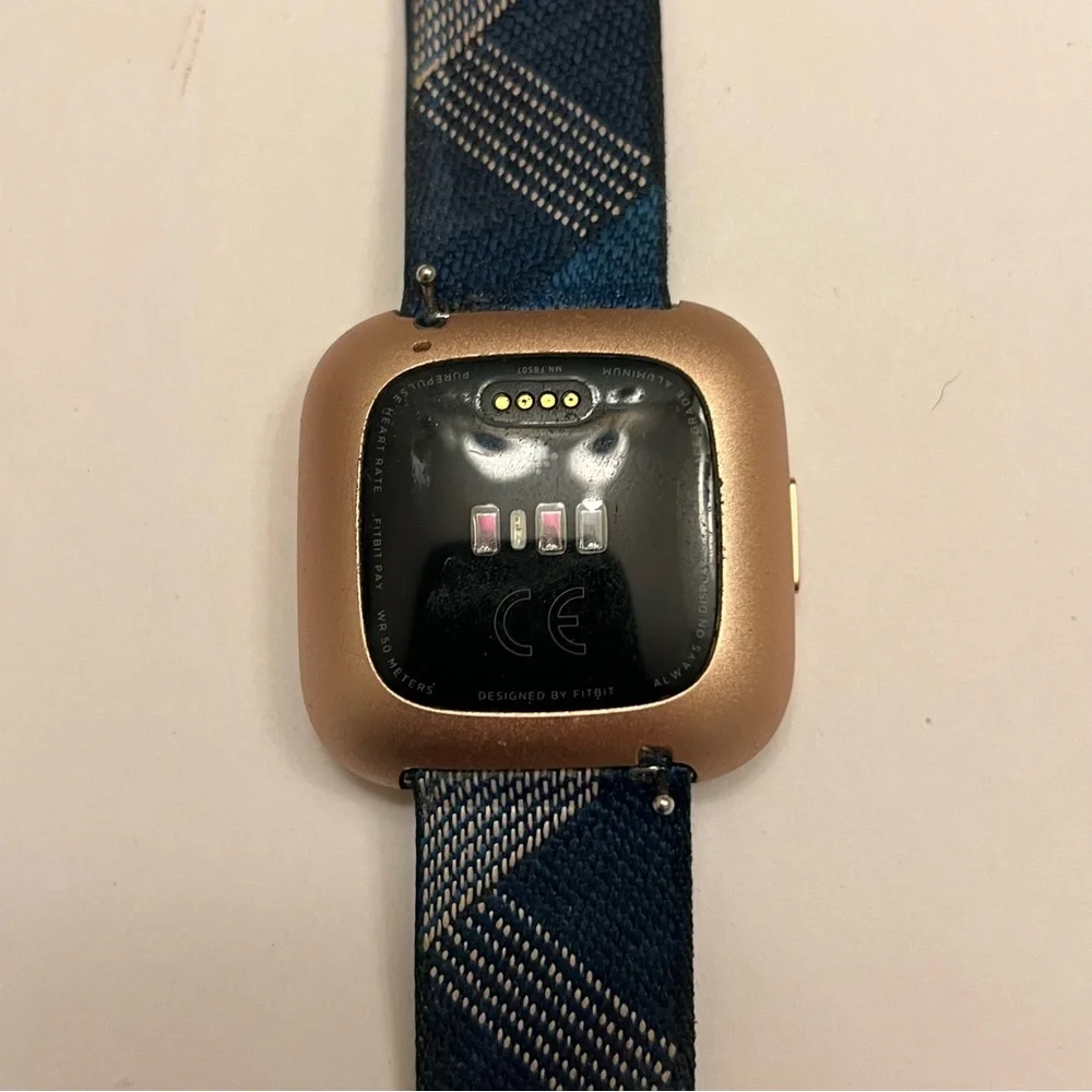 FITBIT Versa 2 (Special edition, tested, Charger included)‎